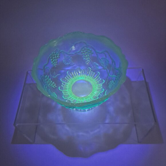 Vintage Jefferson Glass Blue Opalescent Footed Grapes & Vines Dish - Picture 15 of 16